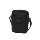 フレッドペリー ショルダーバッグ メンズ レディース 軽量 ブランド ナイロン FRED PERRY 小さめ 斜めがけ 大人 かっこいい ミニ 軽い 縦型 おしゃれ 薄型 縦長 スリム コンパクト カジュアル CRINKLE NLYON SMALL SIDE L3341