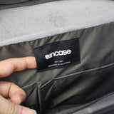 【日本正規品】 インケース ボディバッグ メンズ レディース スリングバッグ Incase ボディーバッグ ワンショルダー 斜めがけ 横型 タブレット ファスナー B5 7L 11inch Tracks Sling 137252053001