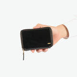 IS/IT 二つ折り財布 メンズ レディース コンパクト イズイット ブランド 本革 牛革 革 ミドル財布 ラウンドジップ 小銭入れあり おしゃれ 上品 大人 モノクロ ラウンドファスナーミドルウォレット 967604