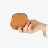 ソポ コインケース メンズ レディース かわいい 革 SOPO 財布 コンパクト ブランド がま口 小銭入れ 小さい 本革 カーフレザー おしゃれ ミニ 高級感 きれいめ 口金 プレゼント 日本製 GAMA MINi PURSE-DEG SO25