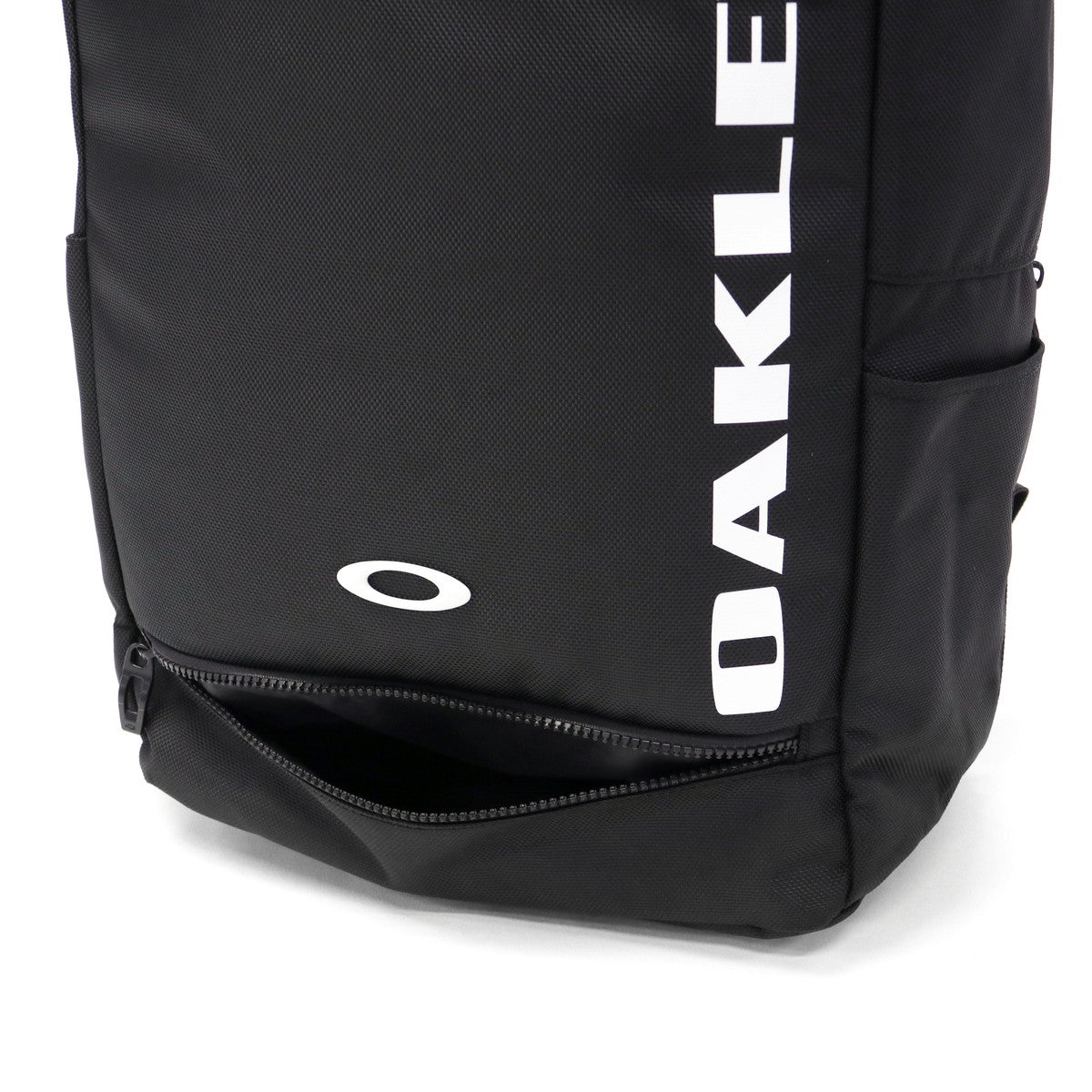 Amazon.com | Oakley Men's Bathroom Sink Recycled Backpack