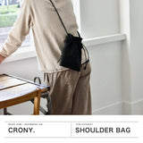 クルニー ショルダーバッグ メンズ レディース 斜めがけバッグ CRONY. 斜めがけ 小さめ 本革 革 牛革 ブランド 大人 軽量 軽い 巾着 縦 ミニショルダー バッグ 巾着ショルダー TATUM KINCHAKU SHOULDER CR-00132