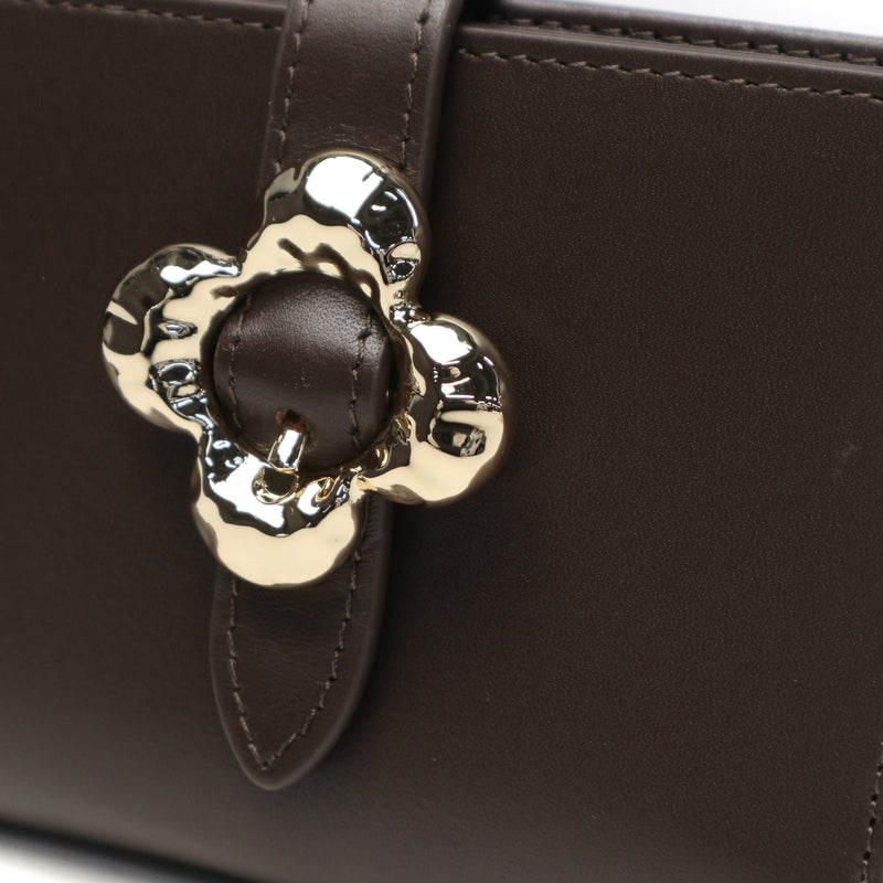 ハシバミ 二つ折り財布 レディース ブランド HASHIBAMI 財布 本革 革 レザー おしゃれ かわいい 小銭入れ 大人 上品 フラワー 花 ベルト 折財布 シンプル フラワーバックル 二つ折りウォレット Ha-2407-500