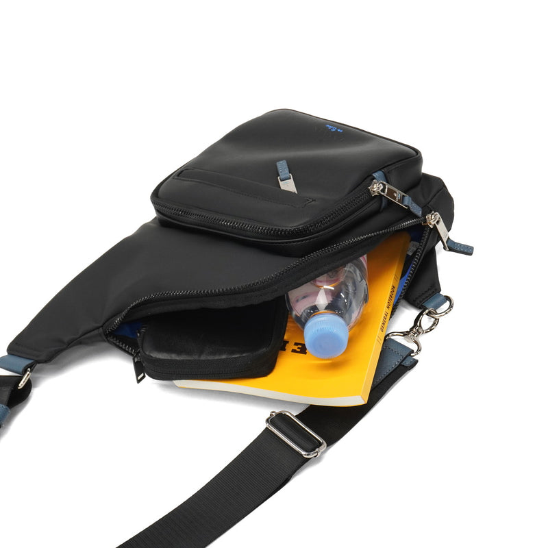 ランバン オン ブルー ボディバッグ メンズ レディース 小さめ ペットボトル LANVIN en Bleu ブランド 軽量 軽い 斜めがけ ワンショルダー バッグ 合皮 撥水 耐水 ドレッセ ワンショルダーバッグ 515911