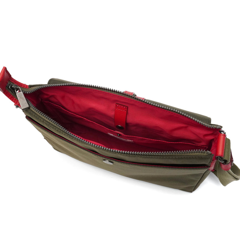 ランバン オン ブルー ショルダーバッグ メンズ レディース 斜めがけバッグ LANVIN en Bleu 斜め掛け おしゃれ 大人 上品 コンパクト 軽量 軽い 撥水 ブランド シンプル カジュアル 日本製 B5 ドロップ 588111