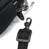 パックセーフ ショルダーバッグ メンズ レディース 斜めがけバッグ 小さめ pacsafe GO ブランド カジュアル ミニ ショルダー バッグ 横型 軽量 軽い 撥水 2.5L スキミング防止 RFID 旅行 海外 防犯 クロスボディ