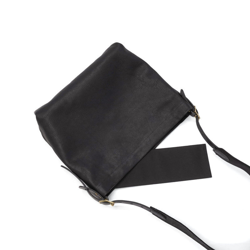 【当店限定モデル】 別注 SLOW ショルダーバッグ メンズ レディース 斜めがけバッグ 大きめ 大きい おしゃれ スロウ ショルダー バッグ メンズバッグ A4 ブランド 本革 革 レザー 軽量 軽い 大人 ファスナー 自立 黒 rubono 300S11502