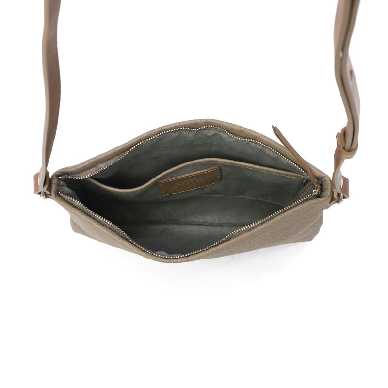 SLOW サコッシュ メンズ レディース ミニ 軽量 スロウ バッグ ショルダーバッグ ブランド レザー 革 本革 海外 旅行 きれいめ 小さめ コンパクト ミニショルダー 斜めがけ 日本製 A5 Shrink Sacoche 858S36P