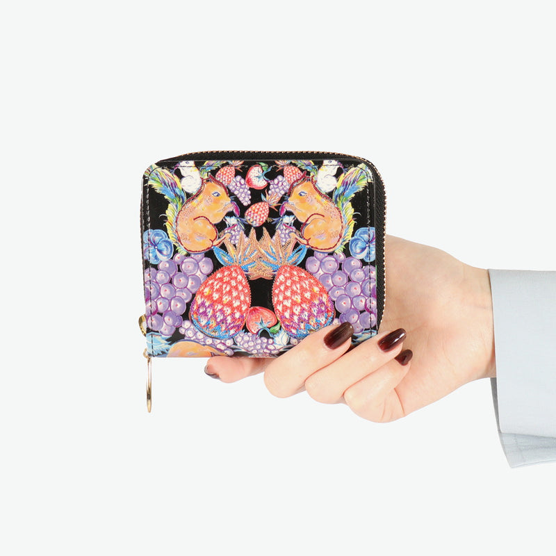 ツモリチサト 二つ折り財布 レディース ブランド 本革 tsumori chisato CARRY 財布 可愛い 小銭入れあり 女性 おしゃれ コンパクト プリント 刺繍 エナメルレザー 羊革 日本製 tcアニマル 折り財布 57936