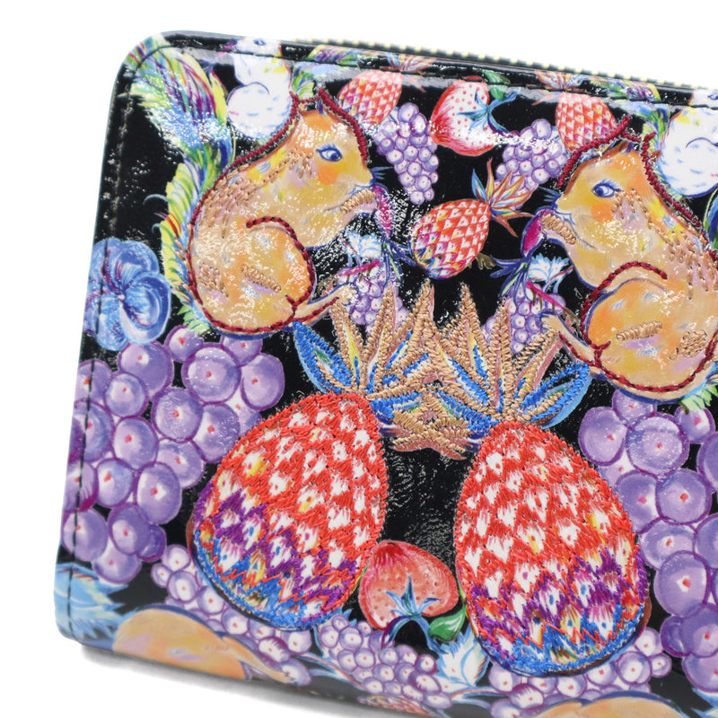 ツモリチサト 二つ折り財布 レディース ブランド 本革 tsumori chisato CARRY 財布 可愛い 小銭入れあり 女性 おしゃれ コンパクト プリント 刺繍 エナメルレザー 羊革 日本製 tcアニマル 折り財布 57936