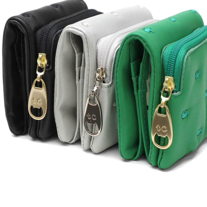ツモリチサト 二つ折り財布 レディース 財布 小さめ tsumori chisato CARRY ブランド 女性 おしゃれ かわいい ミニ財布 コンパクト 折り財布 二つ折り 猫 ハート 刺繍 ラム革 本革 レザー 日本製 ぷちネコ 57885