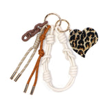 【正規品】 ヴィオラドーロ キーホルダー チャーム アクセサリー かわいい 鍵 VIOLAd'ORO レディース キーチャーム 大人 ブランド おしゃれ バッグチャーム アクリル ハート レオパード カラビナ パラコード BIANCA V-5078