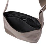 エックスガール ショルダーバッグ レディース 大きめ X-girl 斜めがけ 軽量 斜めがけバッグ メッセンジャー フェイクレザー 通学 通勤 ショルダー 刺繍 A4 TRIBAL HEART FAUX LEATHER MESSENGER BAG 105253053003