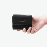 エックスガール 三つ折り財布 レディース かわいい 女子高生 ブランド X-girl 財布 折り財布 ウォレット コンパクト 黒 ブラック 三つ折り 小さめ ミニ MILLS LOGO FAUX LEATHER MINI WALLET 105253054012