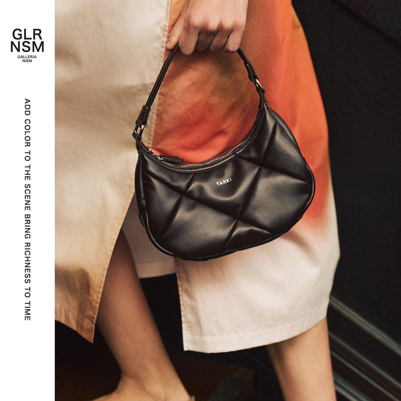 ヤーキ ハンドバッグ レディース 小さめ YAHKI バッグ 軽量 軽い ブランド コンパクト ミニ 上品 大人 おしゃれ かわいい シンプル キルティング ハーフムーン フェイクレザー FAKE LEATHER HAND BAG YH-745