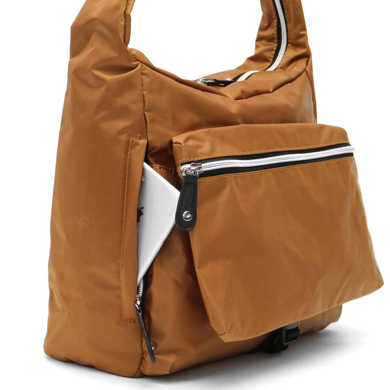 Sack, a bag, a SAC, a bag, two bags, bags, bags, lightweight, light, lightweight, water, fastener, open, open, open, open, open, hand-off, open. H-1620.